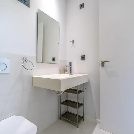 Bennecke Niagara Apartment *